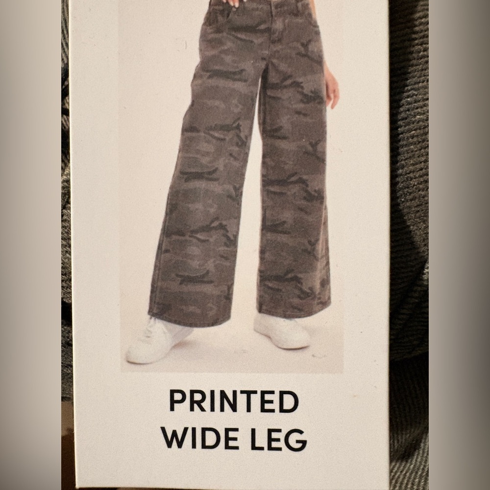 Printed Wide Leg Jeans - Gray Camo
